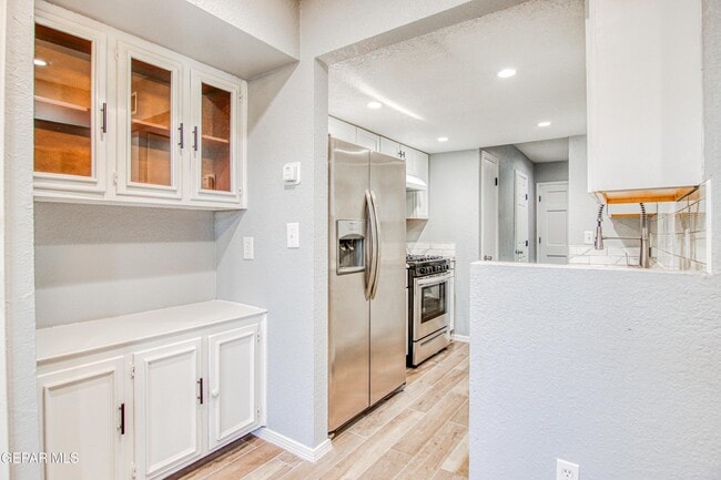 Building Photo - 6001 Morning Glory Cir