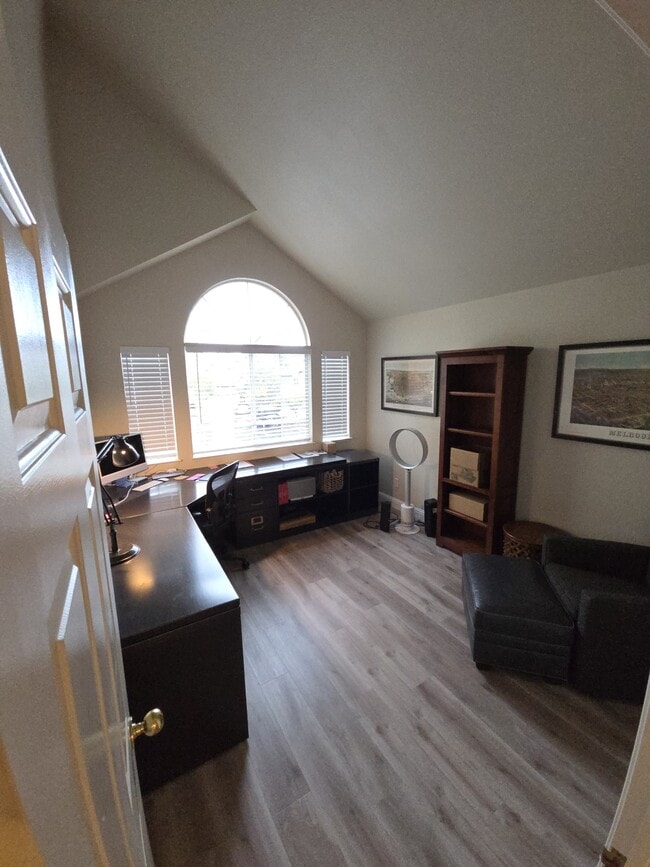 Building Photo - 10 Gregory Pl