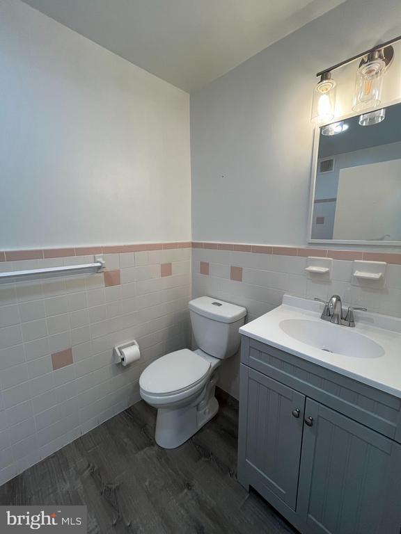 Building Photo - 1113 E Hunting Park Ave