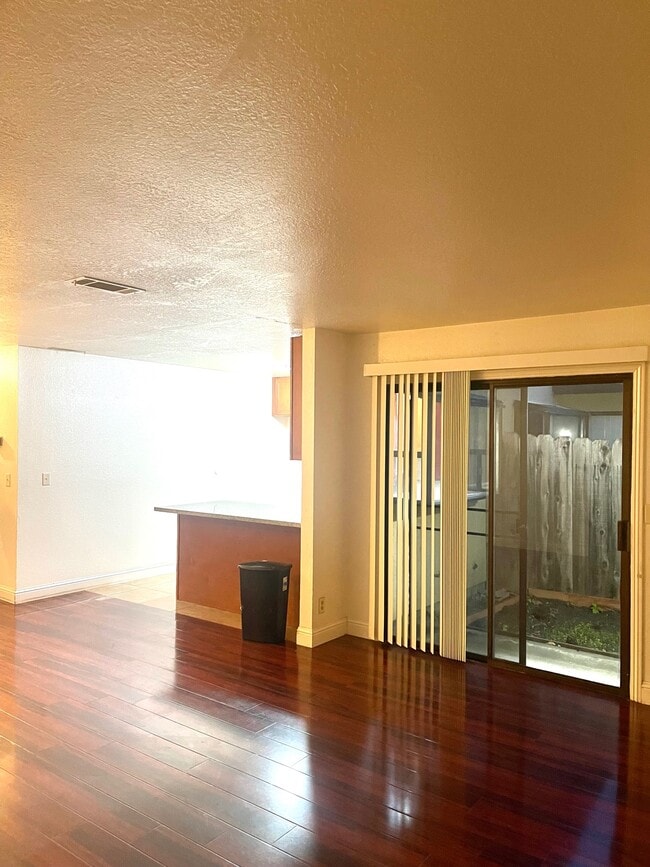 Building Photo - 8744 Fox Creek Dr