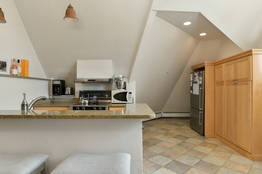 Building Photo - 1774 Beacon St