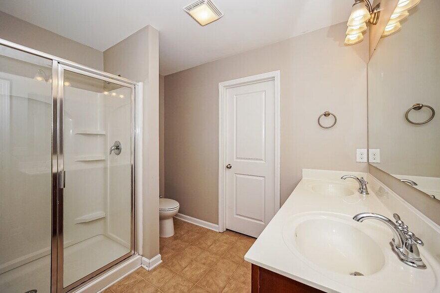 Building Photo - 3343 Saddlebrook Dr