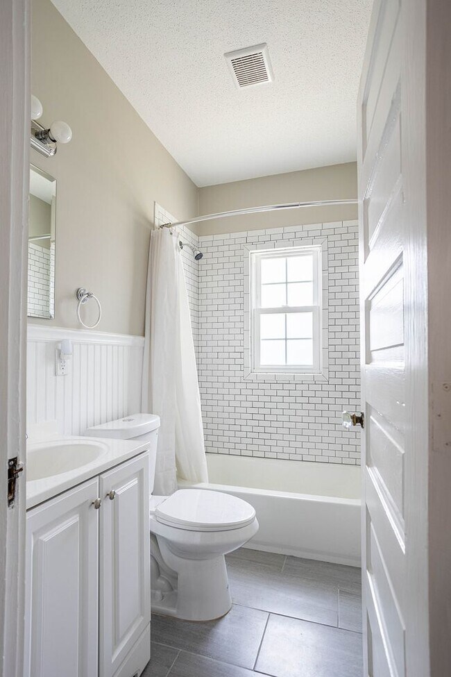 Building Photo - 20 Marion Ave