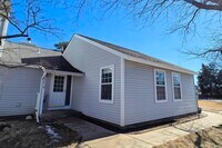 Building Photo - 903 Bidwell Dr