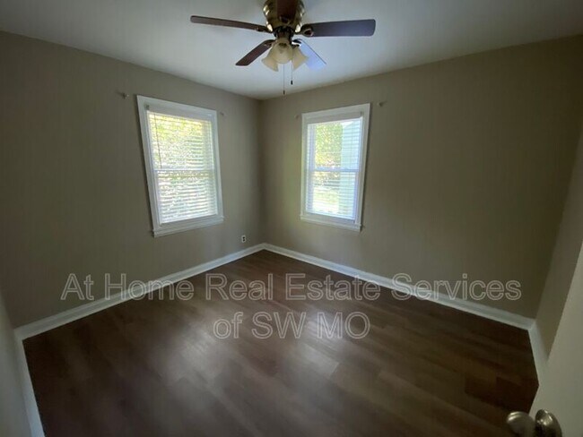 Building Photo - 520 N Warren Ave