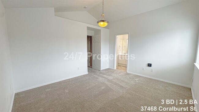 Building Photo - Remodeled 3 BD | 2.5 BA Home - Sandy