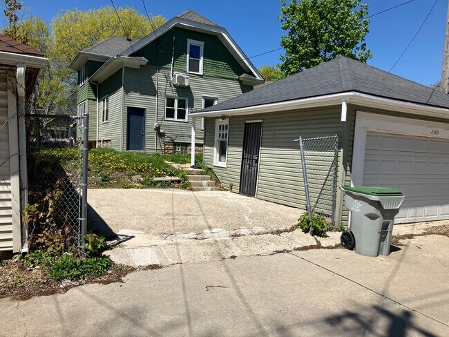 Building Photo - 2330 N 47th St