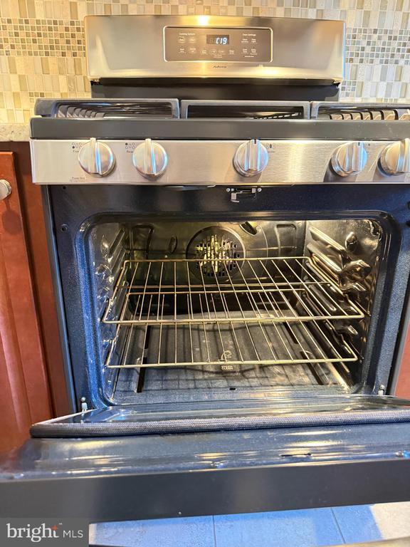 Building Photo - 10002 Oakton Terrace Rd