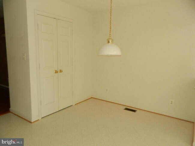 Building Photo - 609 Kensington Dr