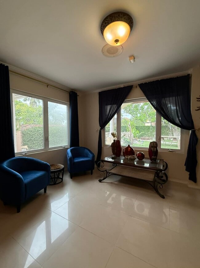 Building Photo - 3110 Jacaranda Dr