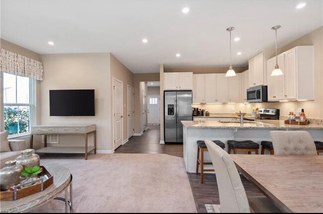 Building Photo - 135 Stegg St