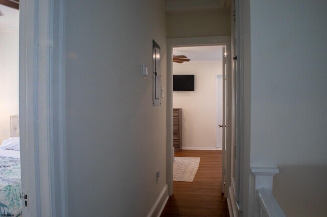 Building Photo - 115 N Richards Ave