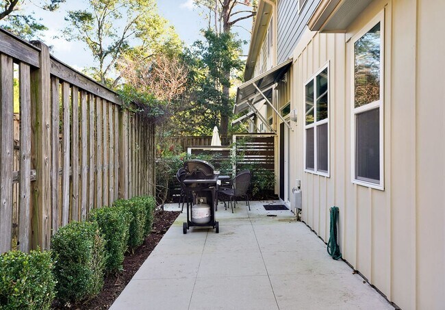 Building Photo - 1639B Fallen Leaf Lane