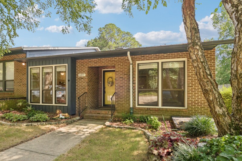 Building Photo - 507 Apple Ln