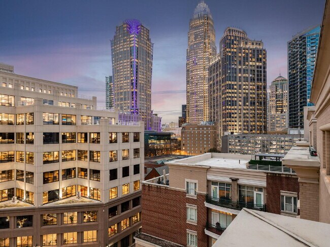 Building Photo - Third Ward Stunner-Uptown Location!