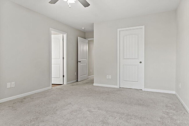 Building Photo - Simpsonville 3BR/2.5BA with Granite, Garag...