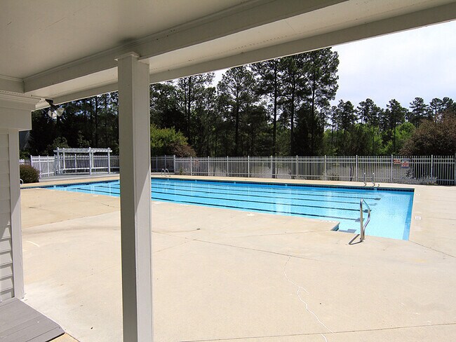 Building Photo - 212 Lakeshore Dr