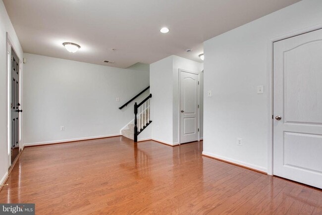 Building Photo - 7926 Silver Oak Rd