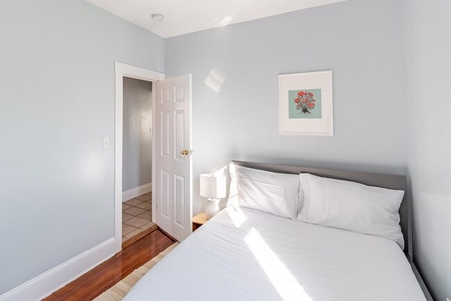 Building Photo - 15 Groom St