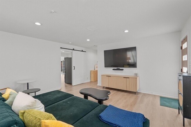 Building Photo - 802 Leisure Run Cove
