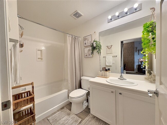 Building Photo - 27 E Agate Ave