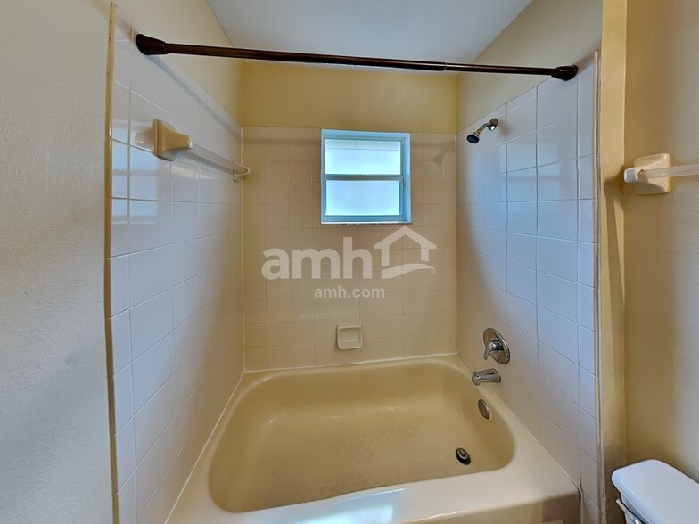 Building Photo - 1042 Raining Meadows Ln