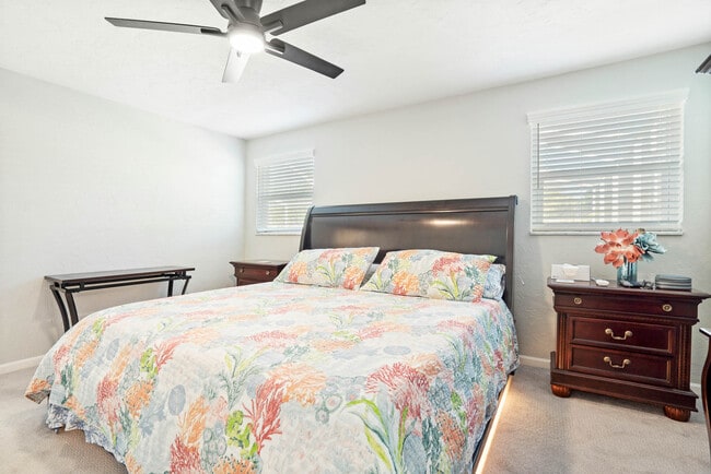 Building Photo - 3003 W Vina Del Mar Blvd