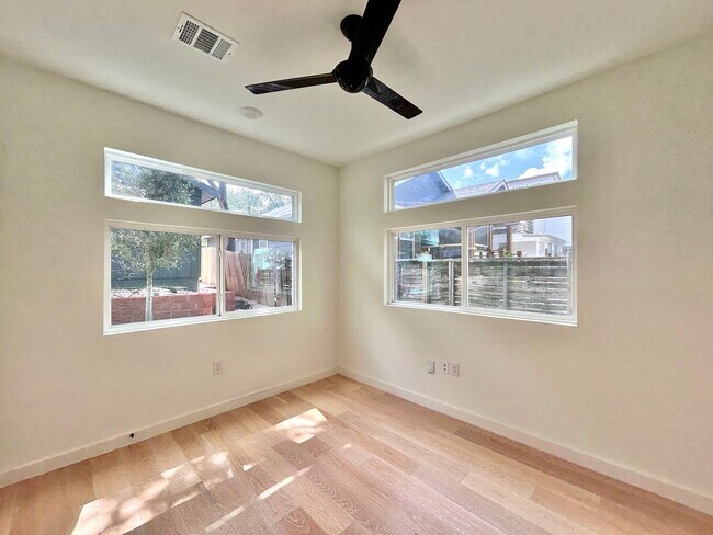 Building Photo - 1403 Cometa St