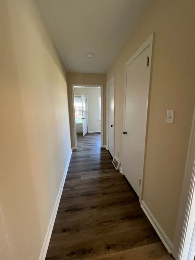 Building Photo - Roomy 3 bedroom/2 bath home on 1 acre in Phenix City!