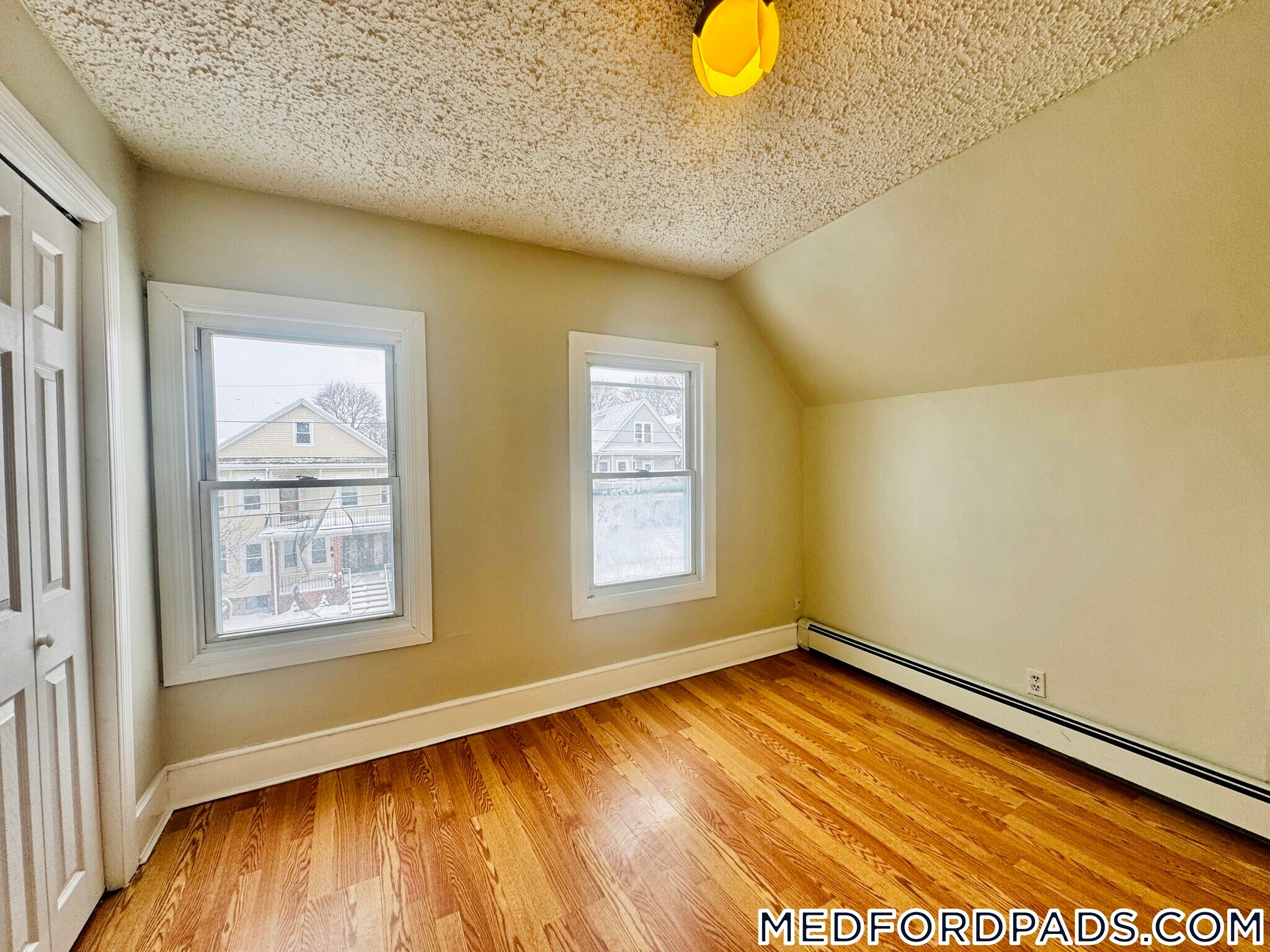 Building Photo - 569 Main St