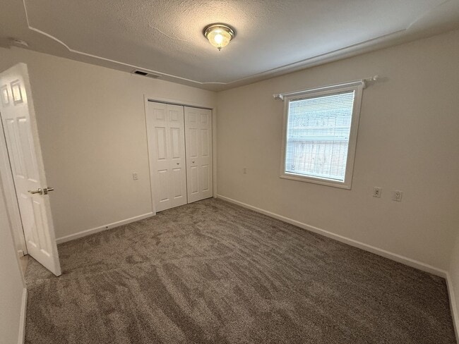 Building Photo - Secluded 2bd/1ba Carmichael Charmer near S...