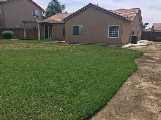 Building Photo - 2022 Muscat Ave