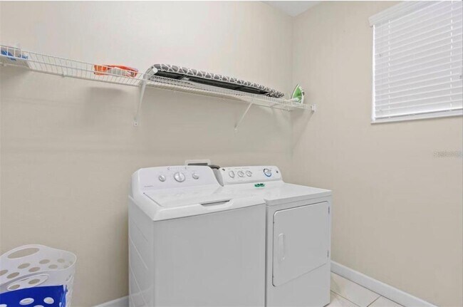 Building Photo - 4700 Sleepy Hollow Dr