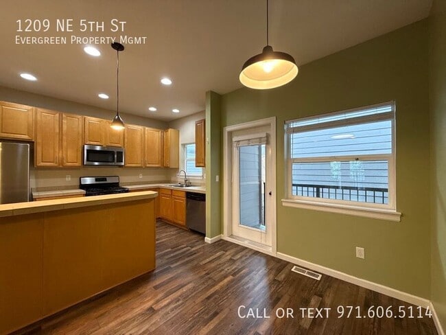 Building Photo - 1209 NE 5th St