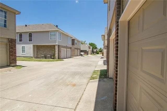 Building Photo - 9401 Blue Jay Way
