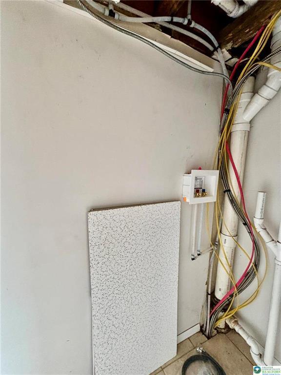 Building Photo - 14 W Main St