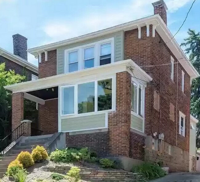 Building Photo - Must See 3 BD/ 2 BA located in Squirrel Hill Available 8/1/2026