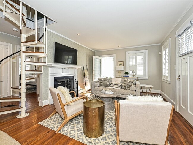 Building Photo - 2331 Chesterfield Ave