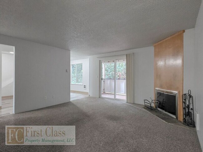 Building Photo - 3648 SW Beaverton Hillsdale Hwy