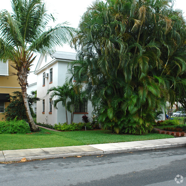 Building Photo - 120 N Palmway