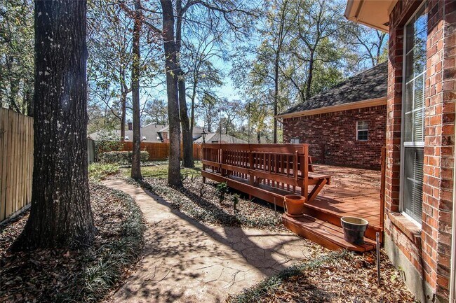 Building Photo - 2 Robin Trail