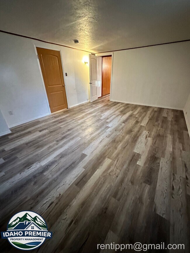 Building Photo - 709 N Stanley St