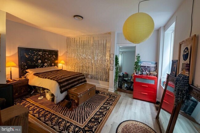 Building Photo - 4925 Cedar Ave