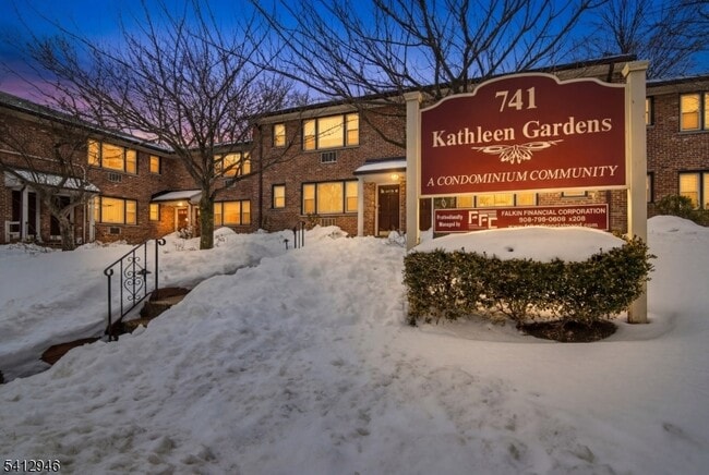 Building Photo - 741 Bloomfield Ave