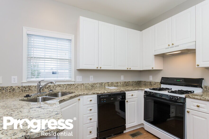 Building Photo - 4527 Avion Park