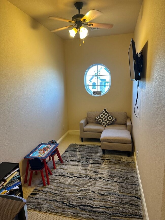 Building Photo - Available March 1st!  Modern 5-Bedroom 4-Bathroom Home in SW Bentonville