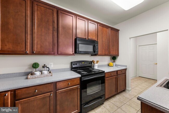 Building Photo - 10205 Wincopin Cir