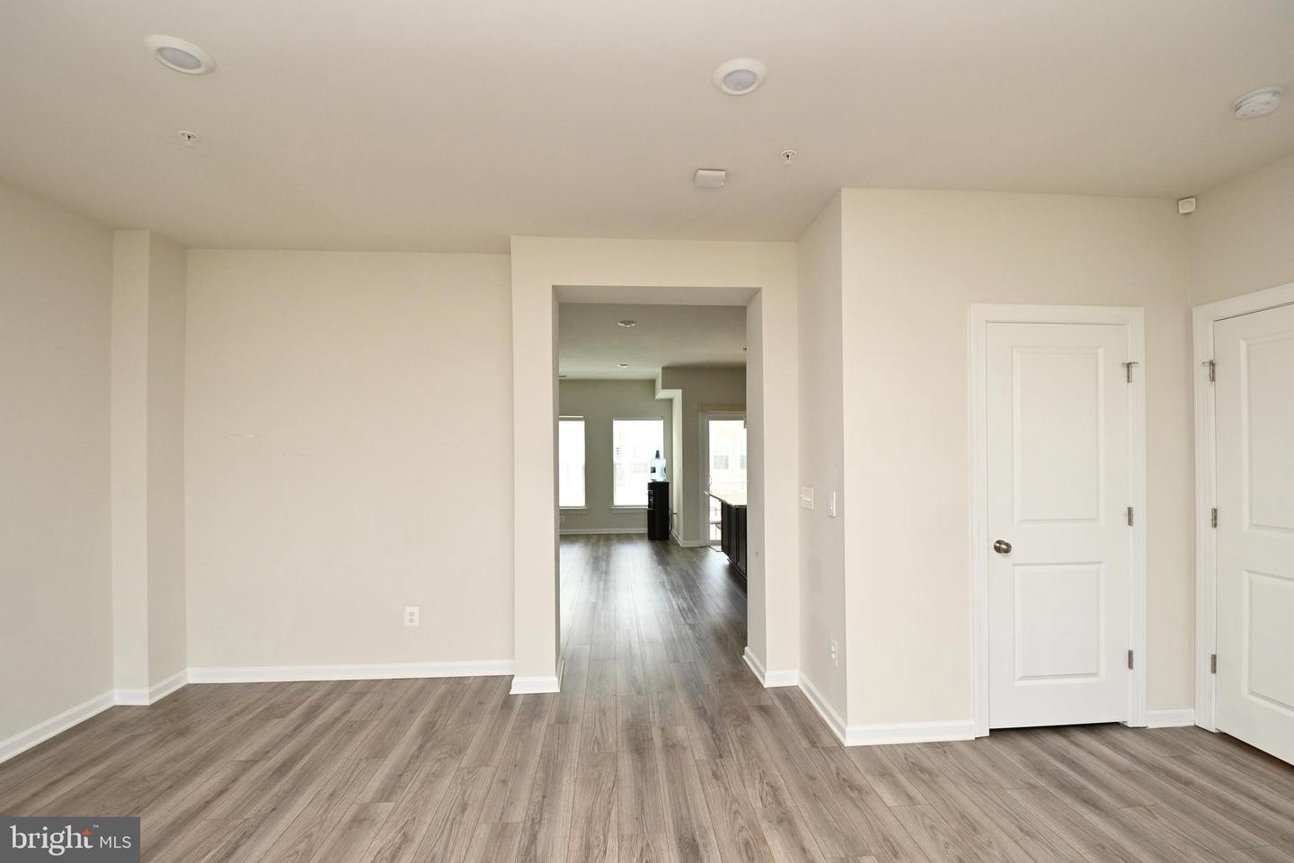 Building Photo - 5555 Lanteen St
