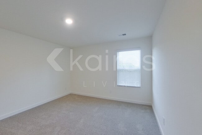 Building Photo - 3912 NE Billie Ln