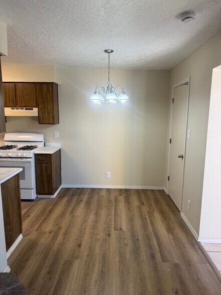 Building Photo - 1326 San Pedro Dr SE